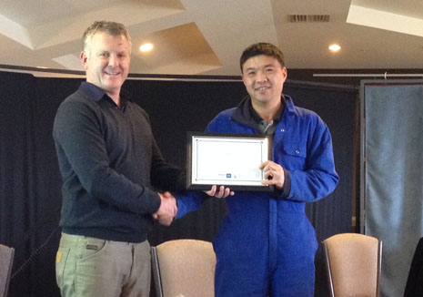 Tianlei Fu receiving his 5 Years Long Service Award from Grant. 