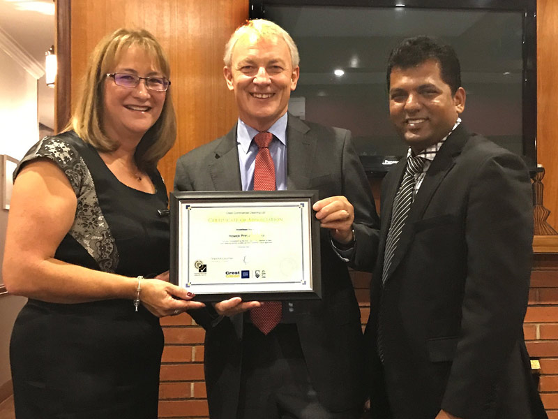 Leyette Callister receives the award from Auckland Mayor Phil Goff. Looking on is Viky Narayan, Crest’s South and East Auckland Regional Manager.