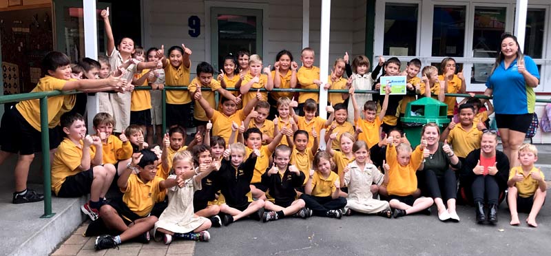 CrestClean franchisee Waimarama Taumaunu thanks Rooms 8 and 9 pupils for keeping everything spic and span. 