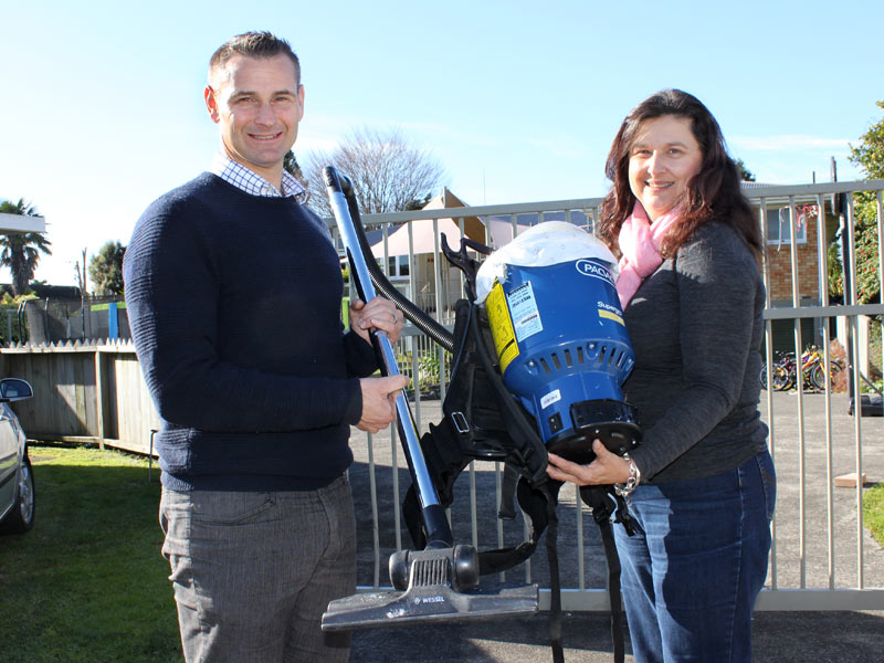 CrestClean’s Jan Lichtwark presents a vacuum cleaner to Robyn Walker at Homes of Hope.